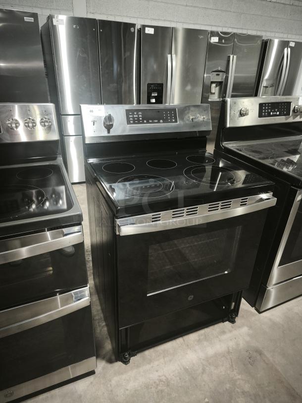BRAND NEW SCRATCH AND DENT: GE® 30-inch Freestanding Electric Convection Range, Model GRF600AVSS, with Smart/WiFi features.