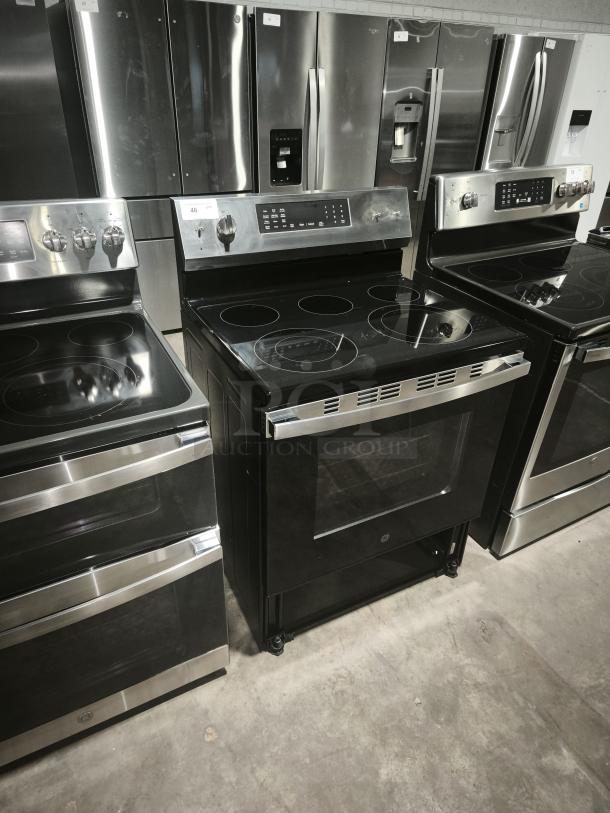 BRAND NEW SCRATCH AND DENT: GE® 30-inch Freestanding Electric Convection Range GRF600AVSS with Smart/WiFi. Slight exterior marks.