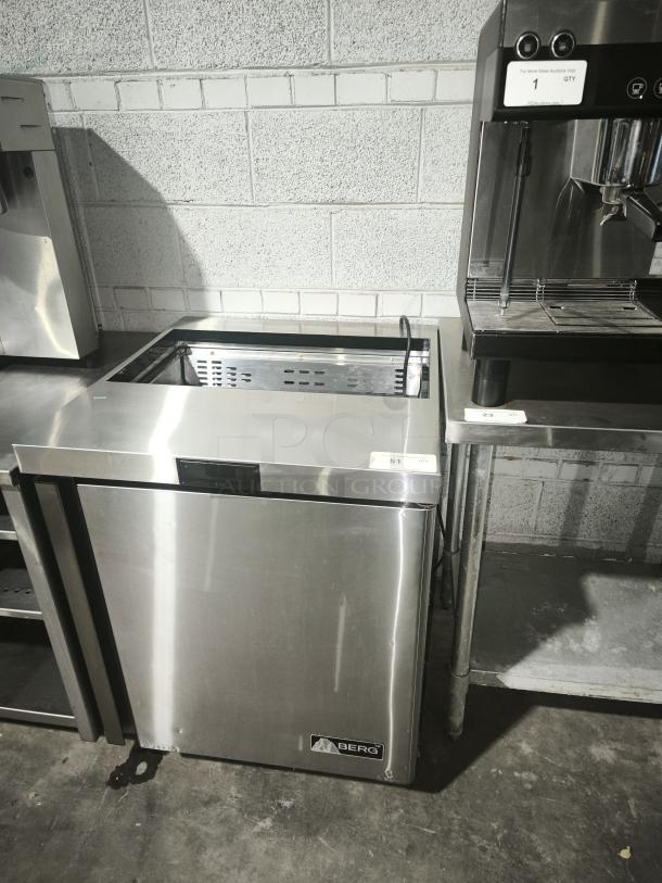 BERG BERS27 8 Pan 1-Door Sandwich Prep Table, stainless steel, durable, efficient, enhancing kitchen workflow, model BERS27.