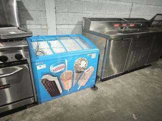 Commercial Chest Freezer Merchandiser on Commercial Casters. See Pictures for Missing Glass Pane i Right Side Lid. 115 Volts, 1 Phase. Tested and working! - Item #1218321