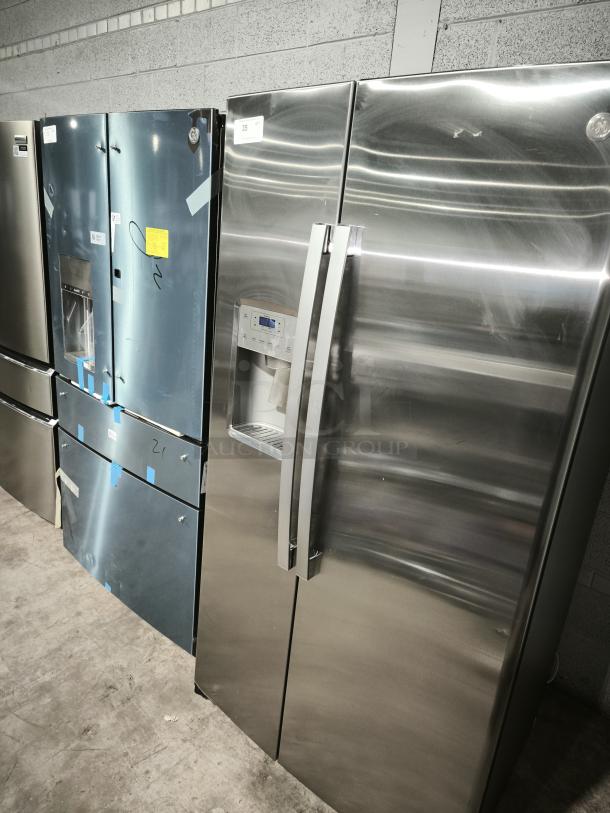 GE 21.8 cu ft side-by-side fridge, model GZS22IYNFS, fingerprint-resistant stainless steel, excellent condition.