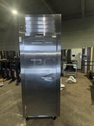 LIKE NEW!!!!!!!!!!! Traulsen RHT132WUT-FHS Stainless Steel 24.2 Cu. Ft. One Section Reach In Refrigerator - Specification Line
Amps7 AmpsHertz60 Hz Phase 1 Phase Voltage 115 Volts TESTED AND WORKING - Item #1217264