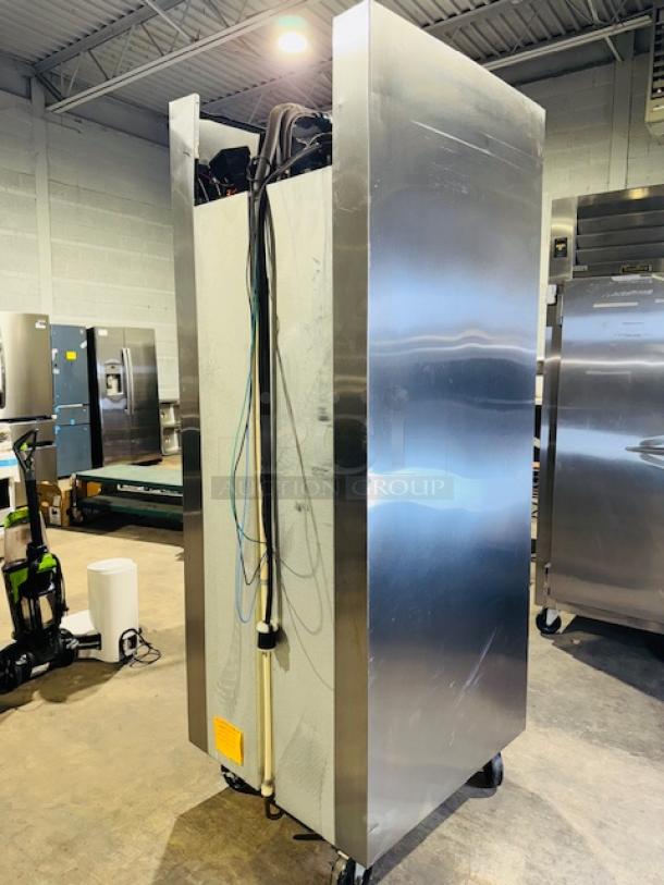 Traulsen RDT132WUT-HHS stainless steel reach-in refrigerator/freezer, 21.6 cu. ft., excellent condition, 115V.