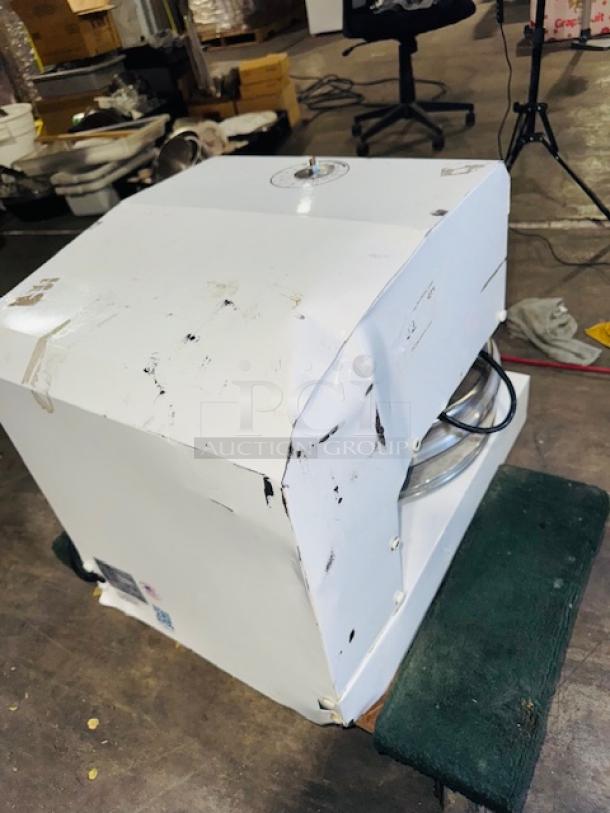 Dough Xpress DXE-WH 18" pizza dough press, electromechanical, white, visible dents and scuffs, 120V, 1150W.