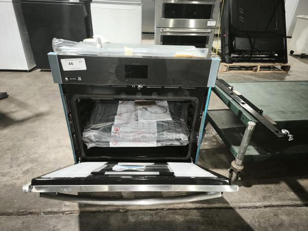 BRAND NEW SCRATCH AND DENT GE® 30″ Smart Wall Oven, Model JTS5000SV2SS, self-clean, convection, no-preheat air fry.