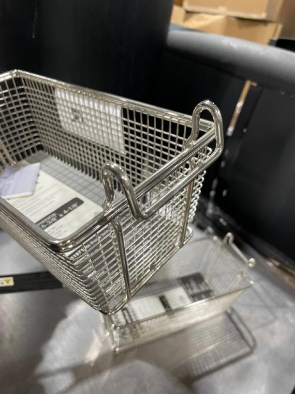 NEW Adcraft Commercial Fry Basket FBR11571, wired mesh with black grip handle, excellent condition, dual stack display.