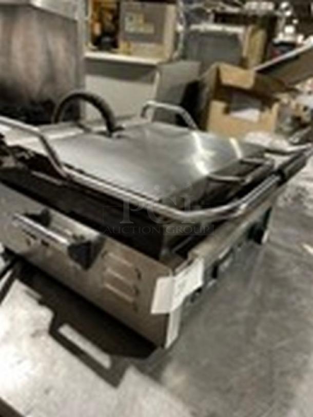 Waring Panini Supremo Series grill, model WPG250T, stainless steel, with top & bottom grooved grates and timer, 120V.
