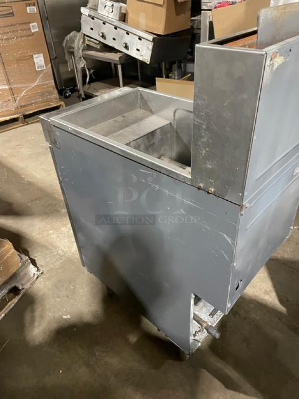 Vulcan LG400 commercial stainless steel natural gas fryer with backsplash, on legs, used condition. Model: LG400, SN: DV1048513.