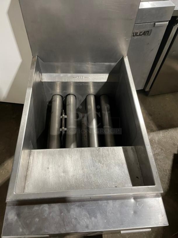 Vulcan LG400 stainless steel deep fryer, natural gas, on legs, with backsplash, good condition, SN: DV1048513.