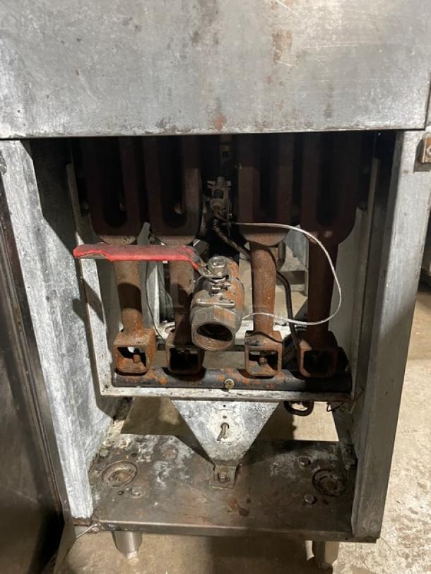 Vulcan LG400 commercial deep fat fryer, natural gas, stainless steel, with back splash, on legs, model SN: DV1048513.