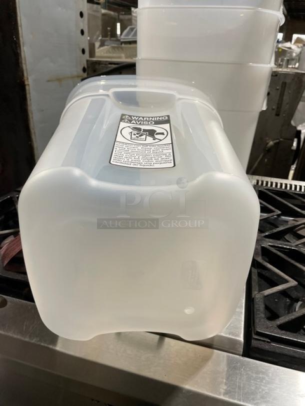 NEW Cambro CamSquares FreshPro 18 Qt. Translucent Food Storage Container, Model 18SFSPROPP190, features a warning label.