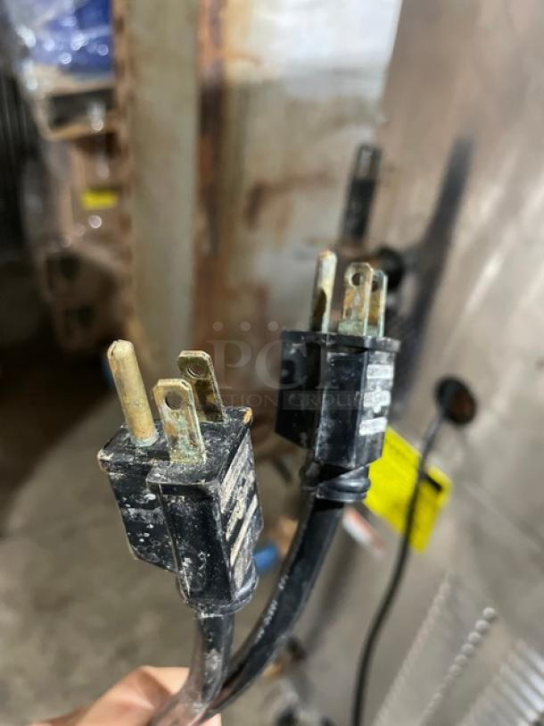 Vulcan SG4D-1 double convection oven power plugs, visible wiring; suitable for natural gas. Model SG4D1, SN: 48-1474024.