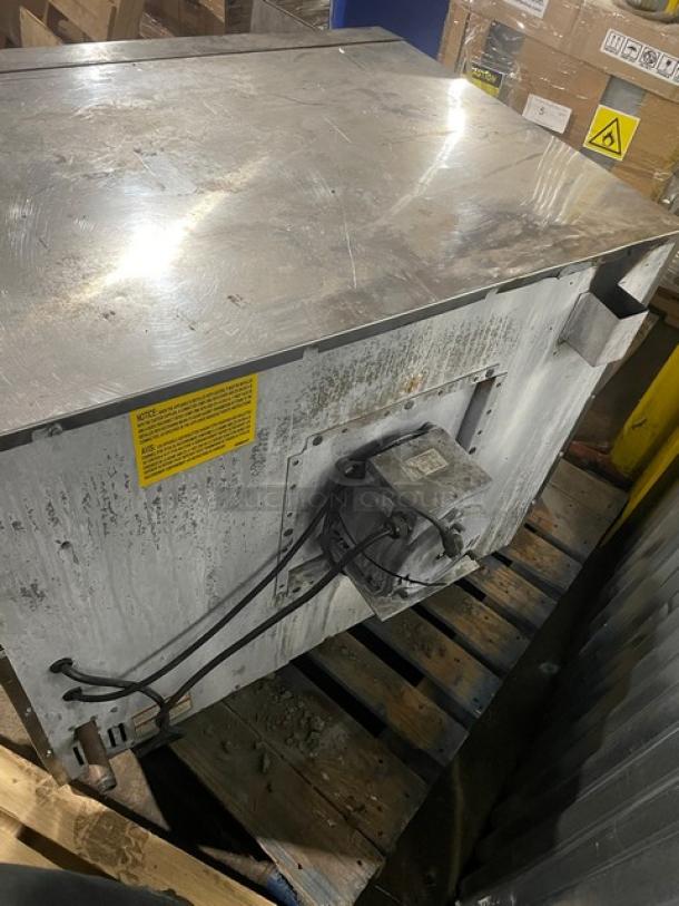 Vulcan commercial stainless steel convection oven, natural gas-powered, single stack, includes wired oven rack, used condition.