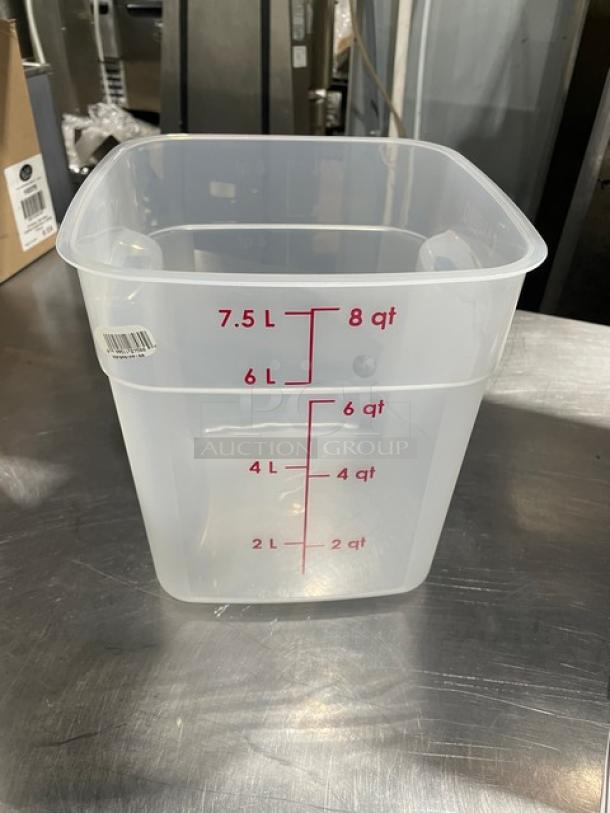 Cambro clear 8 Qt. square food container, model 8SFSPROPP, new with handles, red measurement markings, 7.5L/8Qt capacity.