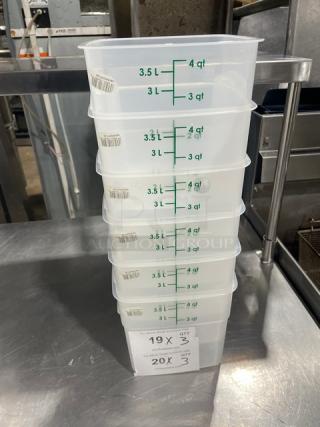 Cambro 4SFSPROPP 4 Qt. clear square food container with handles, new condition. Measurement markings in quarts and liters.