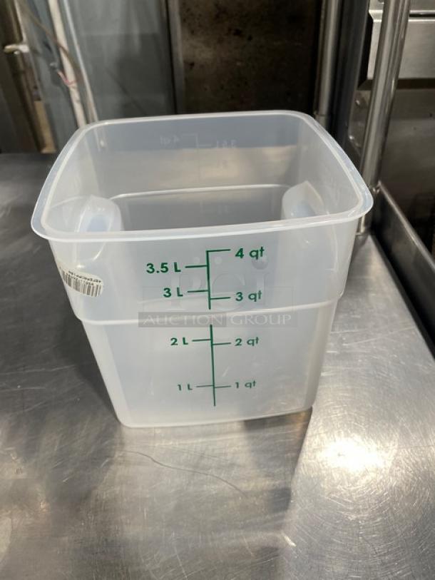 New Cambro 4SFSPROPP clear 4 qt. square food container with handles, marked in both quarts and liters, excellent condition.