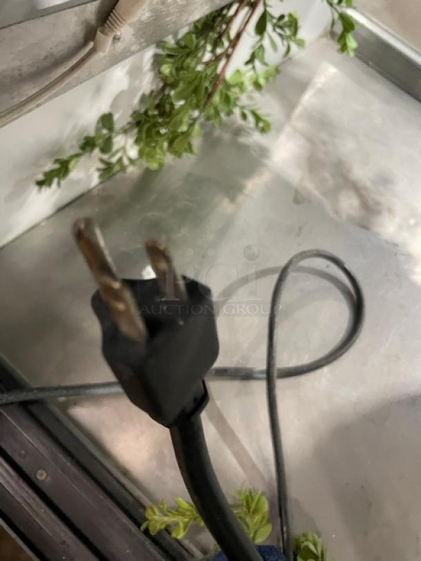 Power plug for Leader Model NRHD72SC deli merchandiser. Cord in good condition, suitable for 115V 1 Phase outlet.