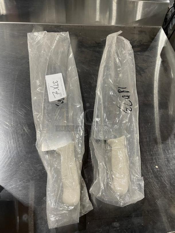 Dexter Russell Sani-Safe 18” pizza knife, stainless steel blade, white grip handle, Model S160-18, new condition in wrap.