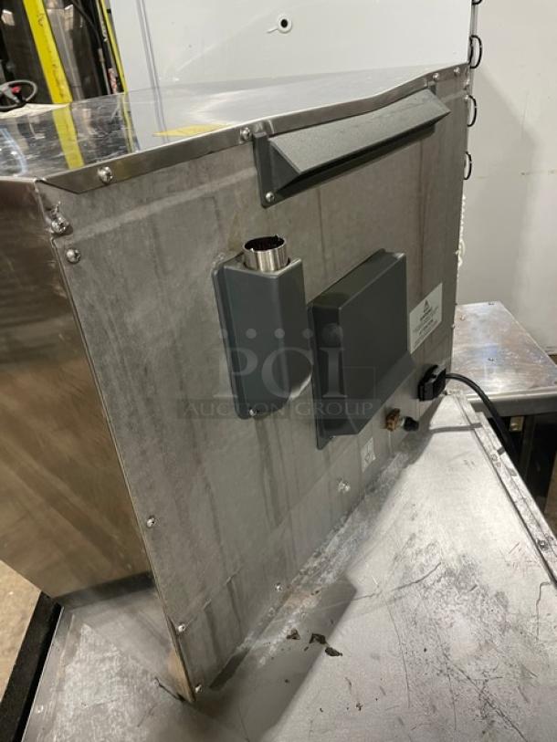 Cadco Anna Series XAF023 convection oven, stainless steel, electric, half-size, on legs, with wired rack, 240V, SN: 2019B0013859.