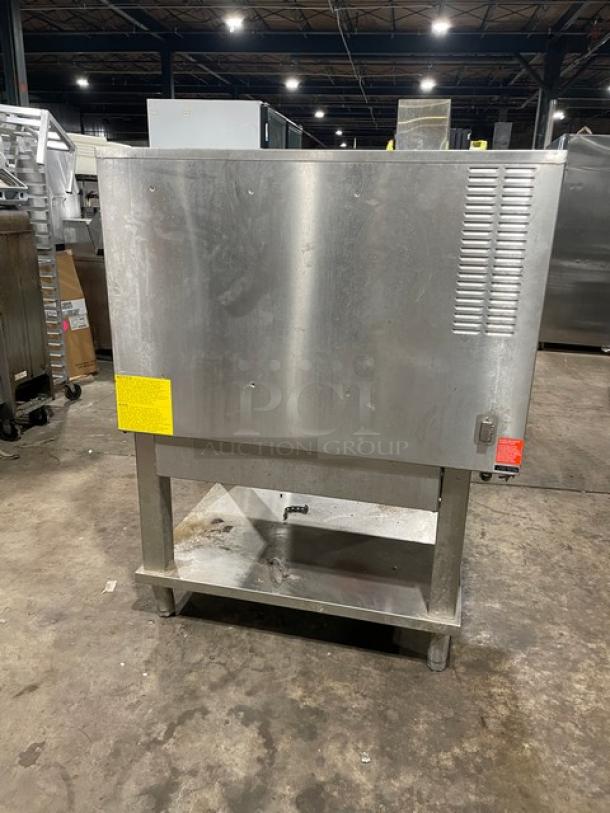 Alto-Shaam Combitherm 714MLG combi oven, stainless steel, natural gas, with wired oven rack and single undershelf, on legs.