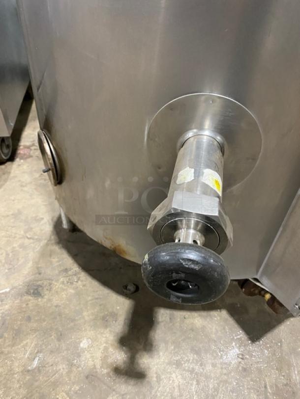 Groen AH140 steam jacketed kettle, stainless steel, natural gas, 40 lb. capacity, stationary, on legs, model AH/1-40.