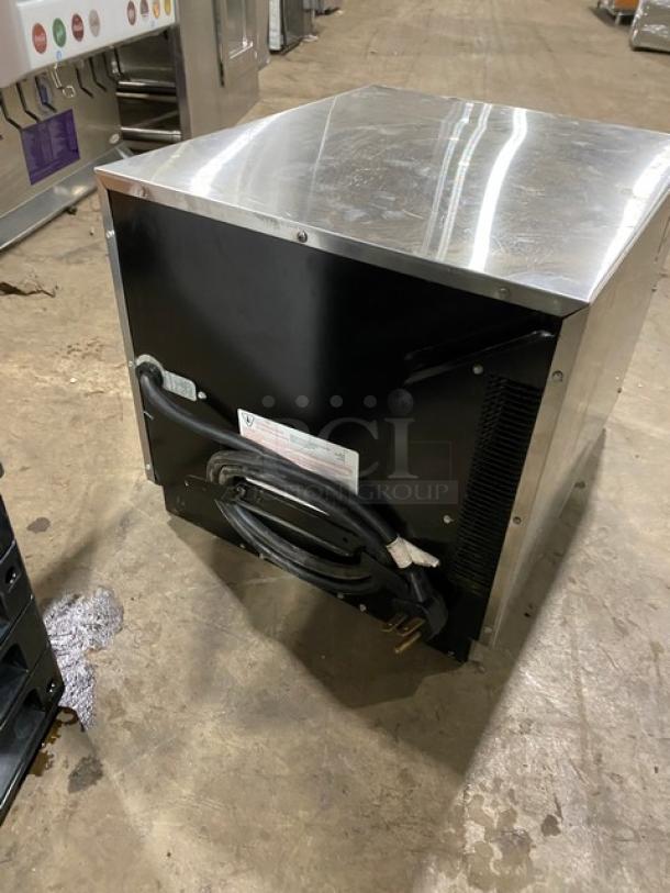 Amana RC30S2 commercial stainless steel microwave oven, 2014 model. Heavy-duty, programmable touchpad, 208/230V.