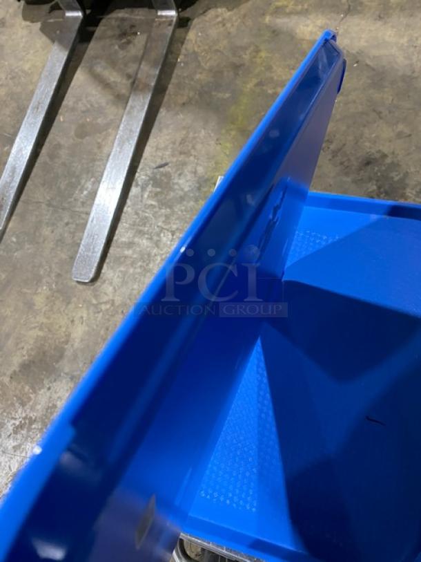 Cambro 1418FF blue rectangular fast food/serving tray, commercial grade, sturdy plastic, excellent condition.