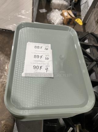 Cambro Commercial Pearl Gray 12"x16" rectangular fast food tray, model 1216FF, in excellent condition with quantity tags.