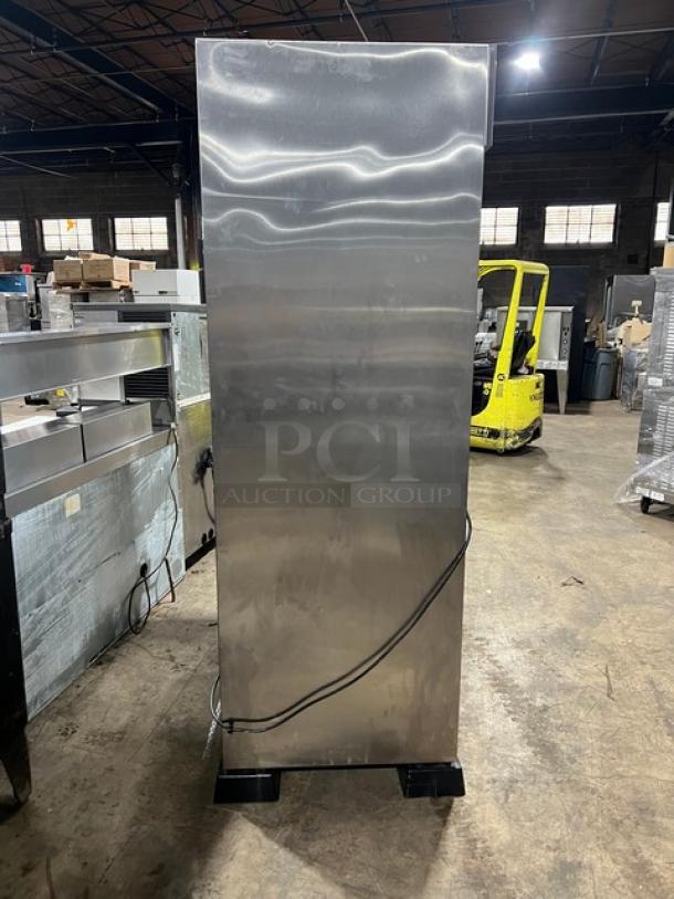 True TAC-48-LD stainless steel refrigerated display case, multi-tier, adjustable wire rack, SN: 9289142, on legs.