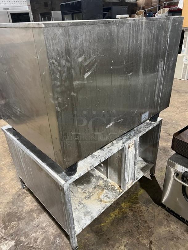 Rational Self Cooking Center SCCWE62G 6-Pan Combi Oven, natural gas, stainless steel, with stand, 208V, used condition.