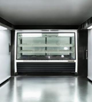 Superb condition True TSID-72-2 refrigerated display case with two sliding glass doors, 72", 115V, fully tested and working.