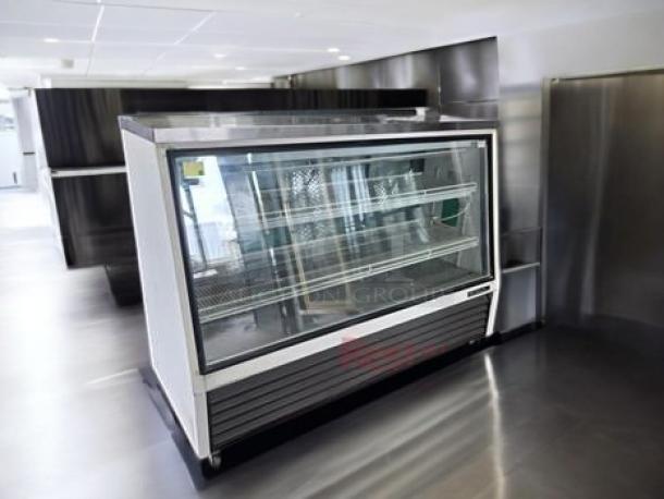 True TSID-72-2 refrigerated display case with 72" glass sliding doors in superb condition. Fully tested, 115V.