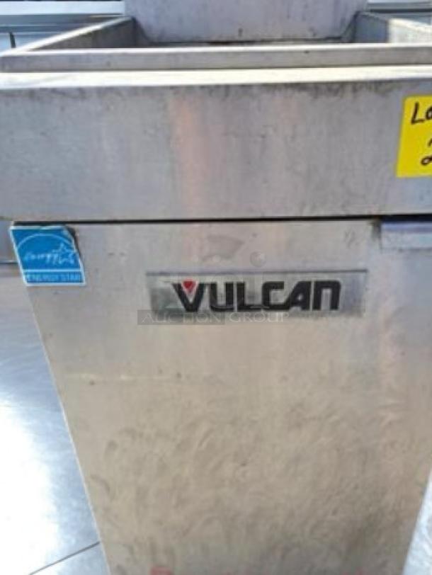 Vulcan LG400 freestanding gas fryer, 45–50 lb capacity, natural gas, great condition, model marked, fully tested.