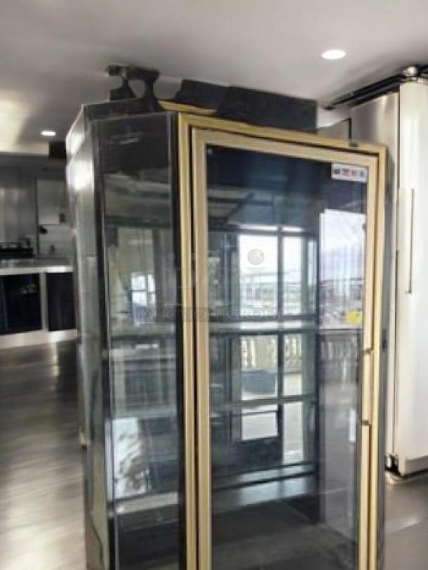 True GDM-23 single door glass display refrigerator, outstanding condition, fully tested, 115V, commercial merchandiser cooler.