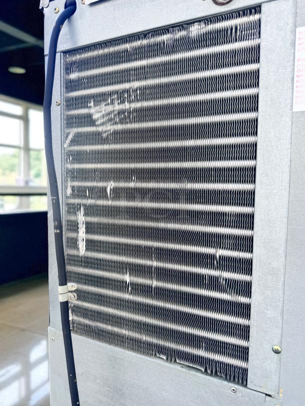 Hoshizaki KM-500MAH Crescent Cube Ice Maker, excellent condition, fully tested, 115V, visible grille on side panel.