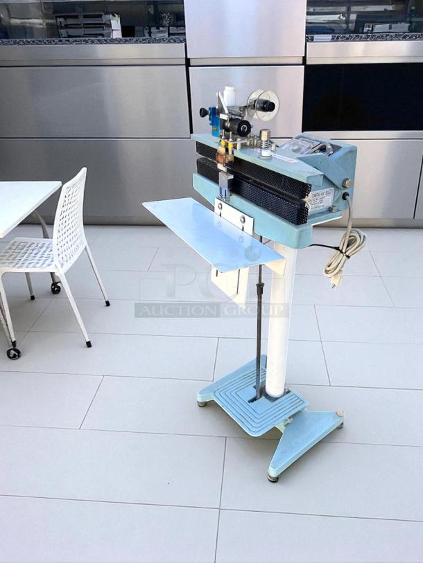 AIE ME-400CFN heat sealer, excellent condition, 420W, 115V, fully tested, blue stand, Mercier branding visible.