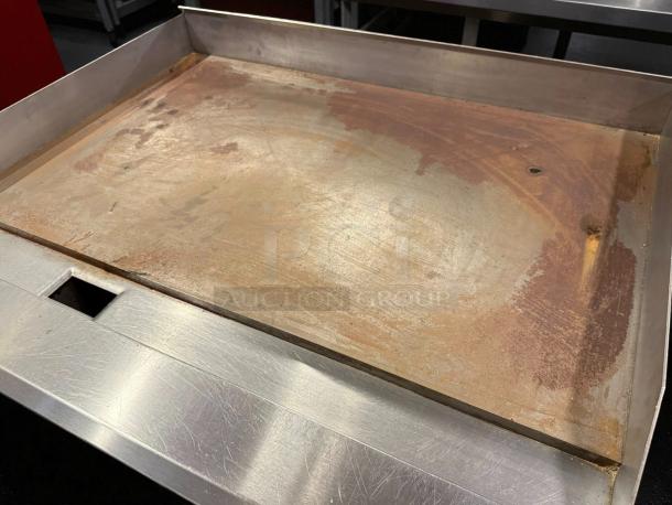 Kintera KGR36T 36" countertop griddle, natural gas, 3 burners. Tested, working, great condition. Stainless steel surface.