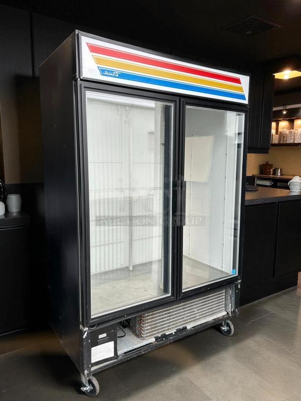 True GDM-49F-FLX-HC~TSL01 glass door merchandiser, black, 54 1/8", excellent condition, tested, dual left/right hinge doors.