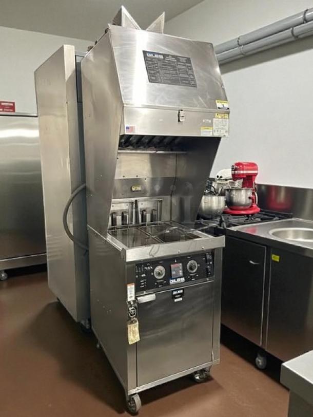 Giles WOG-MP-VH Electric Fryer, 70 lb vat, floor model, stainless steel, excellent condition, 208v/3ph, tested working.