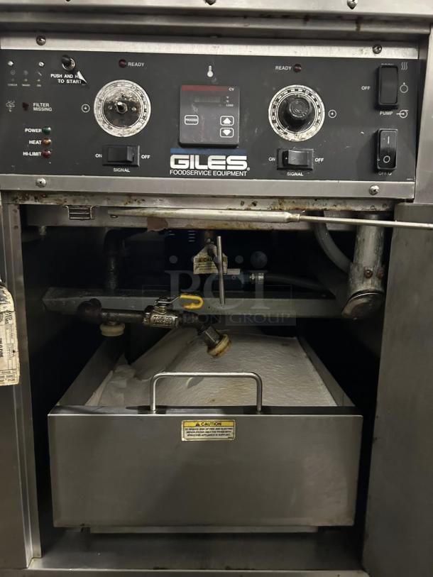 Giles WOG-MP-VH Electric Fryer, excellent condition, 70 lb vat, floor model, 208v/3ph. Control panel with brand logo.