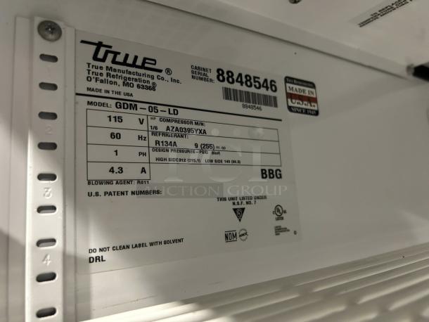 True GDM-05-S-HC~TSL01 label showing model, voltage, refrigerant type, and manufacturing details.