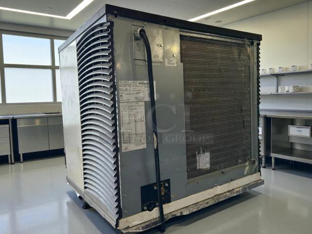 Manitowoc Ice IY-0906A 30" Indigo™ ice machine head, 901 lb/day, air cooled, tested working, visible labels, excellent condition.