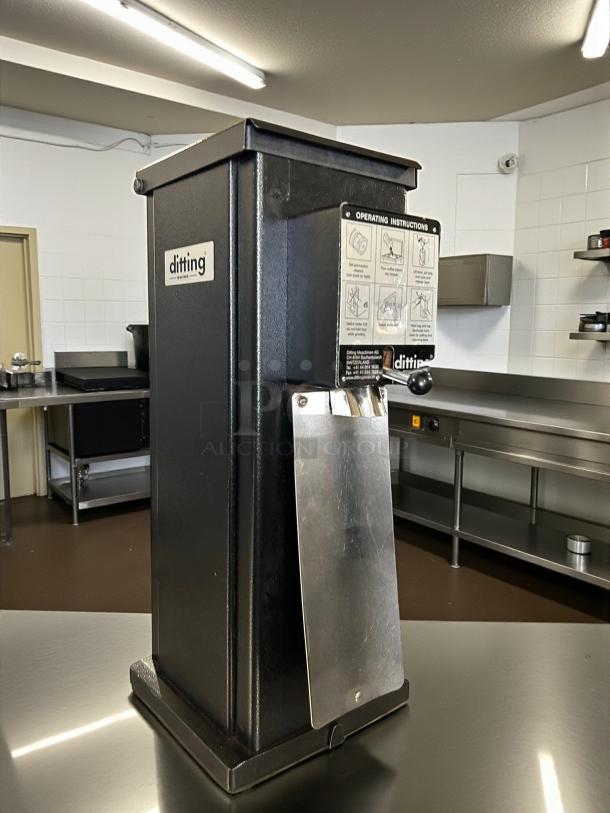 Ditting KR1203 commercial coffee grinder in great condition, black finish. Tested and working. Visible operating instructions label.