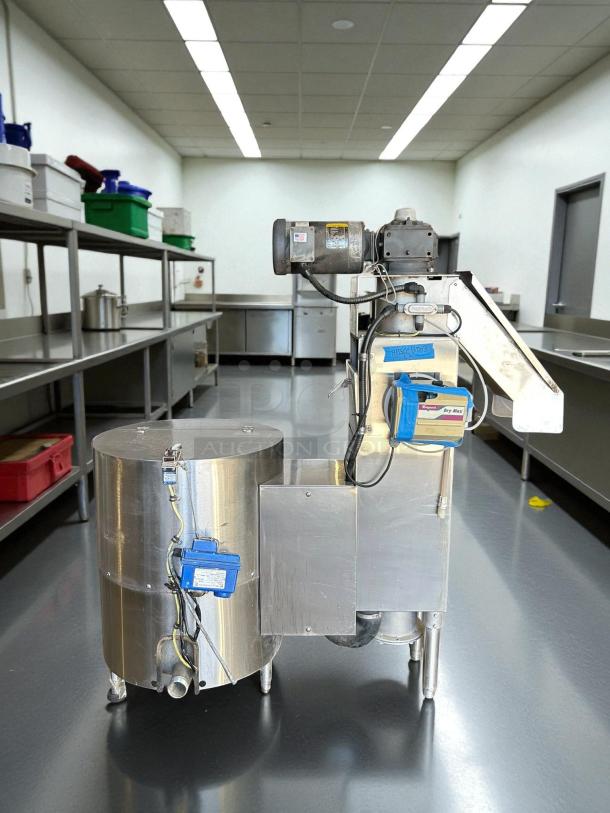 Hobart WPS1260+BUILDUP WastePro Pulper, motorized drain valve, 1260 lb/day capacity, stainless steel, tested and working.