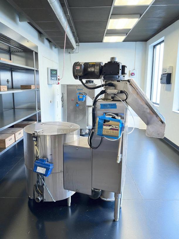 Hobart WPS1260+BUILDUP WastePro pulper, 1260 lb/day capacity, motorized drain, stainless steel, tested, working condition.