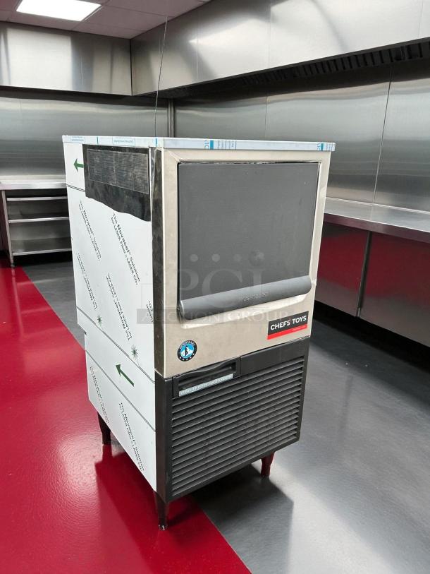 Hoshizaki KM-81BAJ 17 3/4" Crescent Cube Undercounter Ice Machine in excellent condition; tested, working.