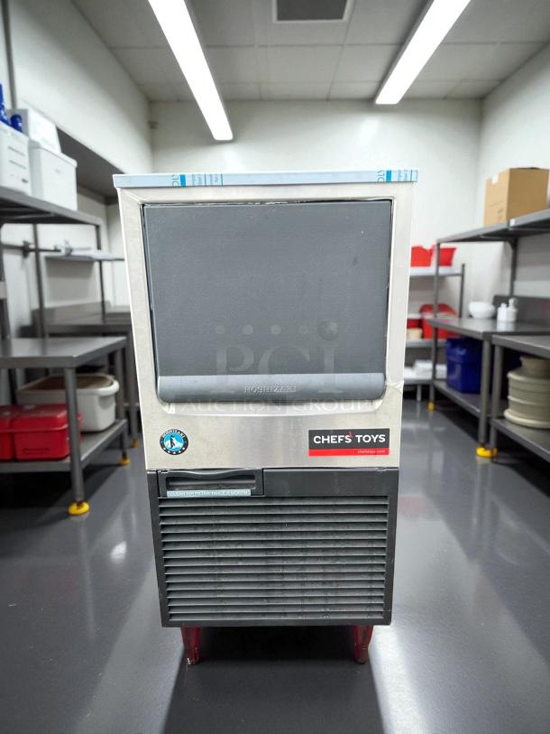 Hoshizaki KM-81BAJ 17 3/4" undercounter ice machine, excellent condition, crescent cubes, stainless exterior, tested and working.