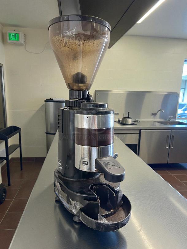 Rosito Bisani F5GM espresso grinder, semi-automatic, cast aluminum, 3.3 lbs hopper, tested working condition.