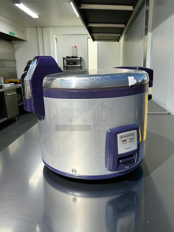 Thunder Group SEJ3201 30-cup rice cooker with digital controls, 110-120v, tested and working, in good condition.