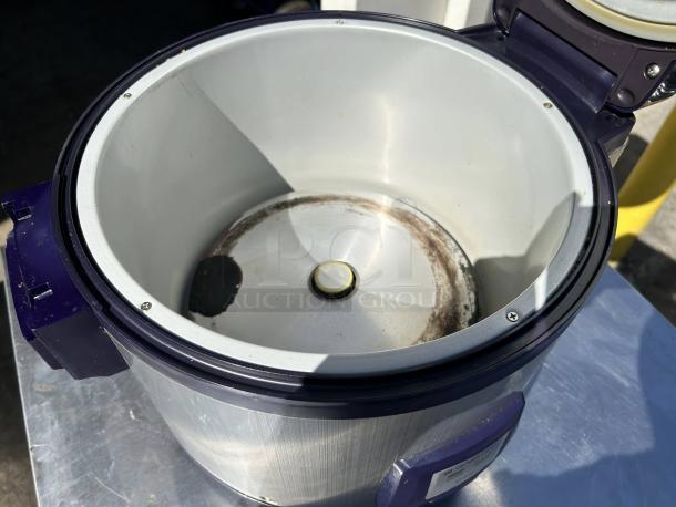 Thunder Group SEJ3201 30 cup rice cooker with digital controls, stainless steel exterior, tested and working, 110-120v.